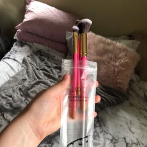 Set of Luxie brushes